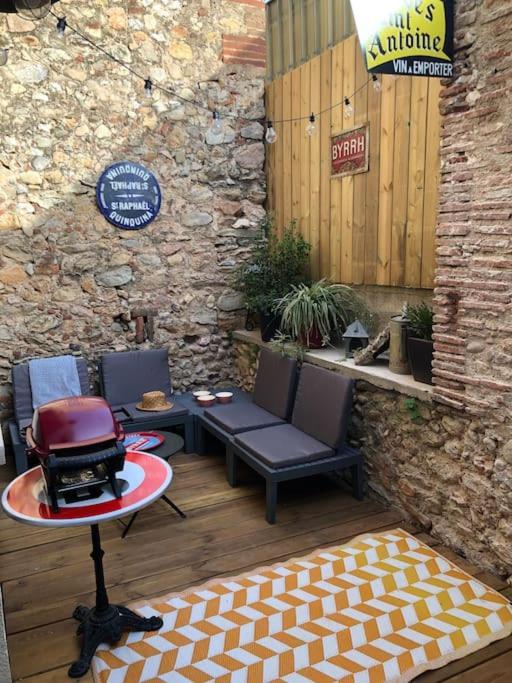 Chez Voltaire Maison Typique Et Son Patio Au Coeur De Thuir Kültér fotó
