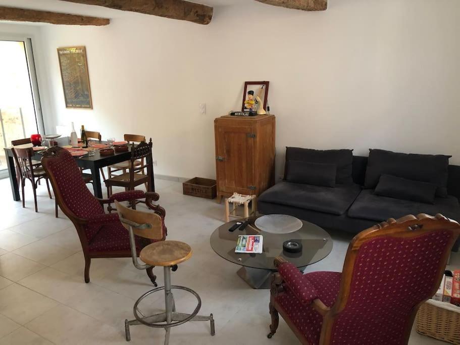 Chez Voltaire Maison Typique Et Son Patio Au Coeur De Thuir Kültér fotó