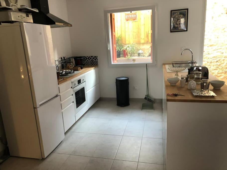 Chez Voltaire Maison Typique Et Son Patio Au Coeur De Thuir Kültér fotó